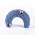 Bild in Galerie-Betrachter laden, Deep Sleep Cat Pillow – Fashionable U-Shaped Headrest for Cats and Small Dogs
